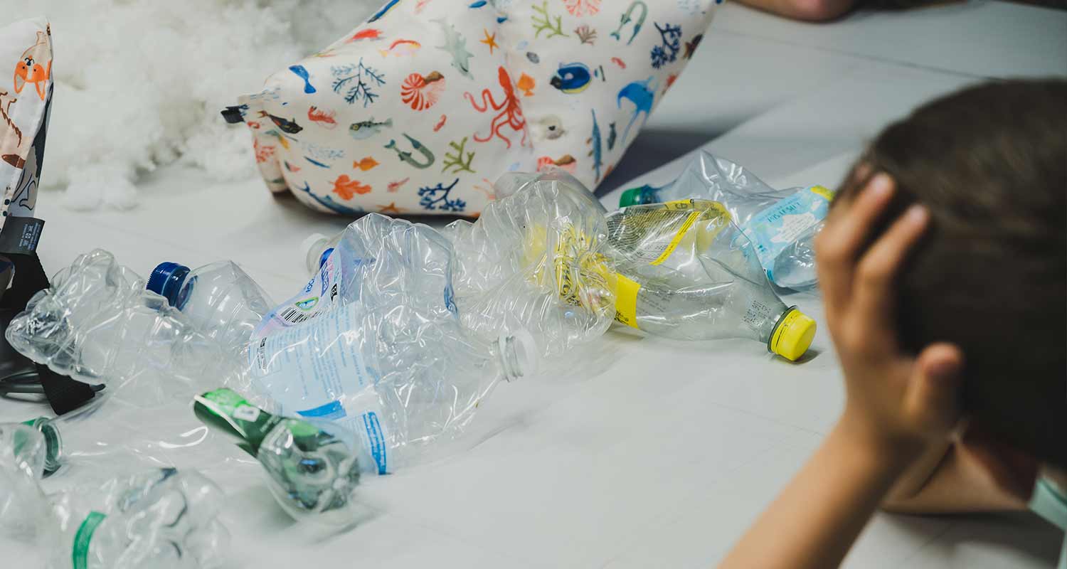Coussin éco-conçu et bouteilles en plastique