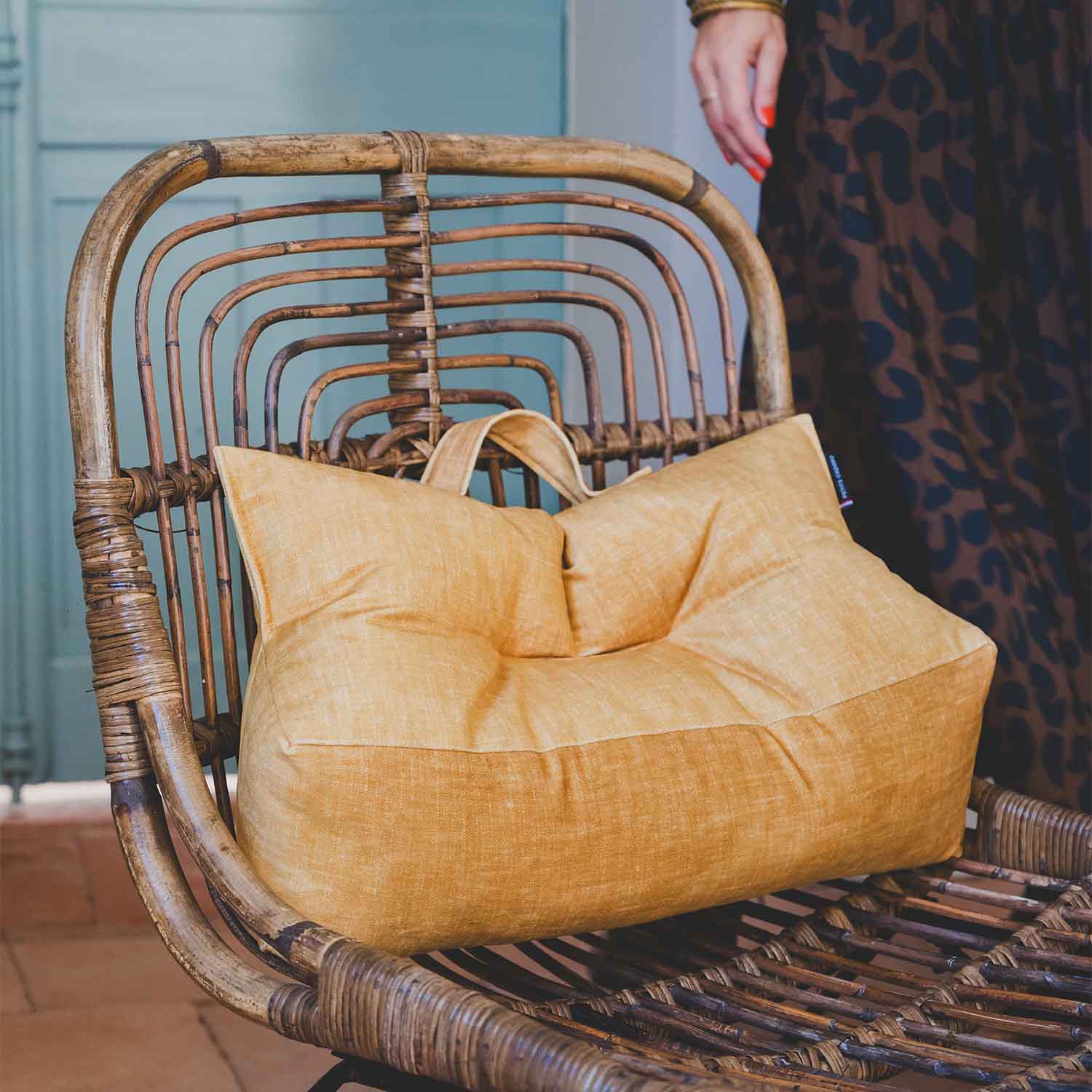 Lumbar cushion · LEANDRO Gold