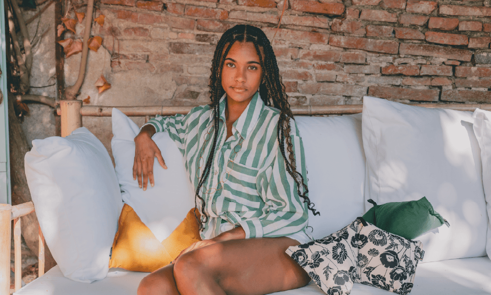 Coussin de confort : la 4ᵉ catégorie qui manquait entre l'oreiller, le coussin déco et le coussin médical