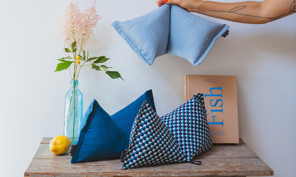 Collection Bleu Cyclades : coussins ergonomiques bleus inspirés de la Méditerranée