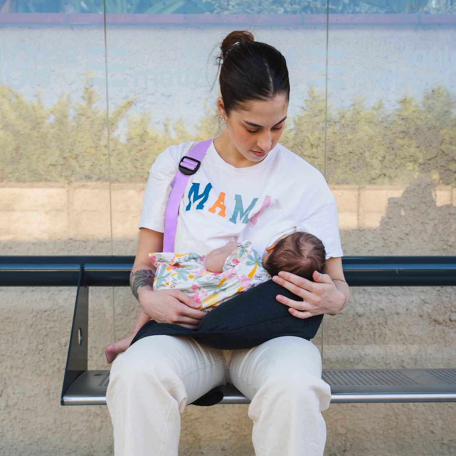 Nursing pillow with purple strap · DUOH!