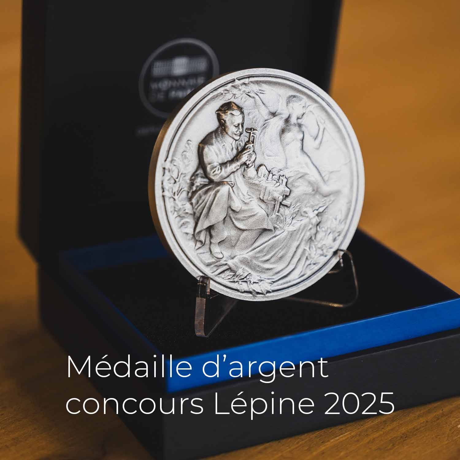 Stillkissen mit Korallenriemen · DUOH!