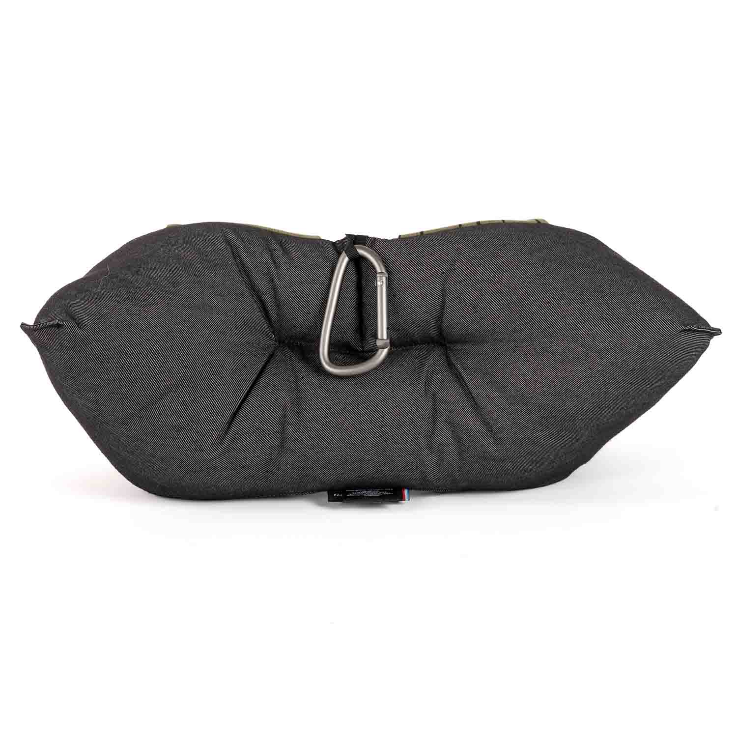 Coussin de voyage avec masque pour les yeux intégré et mousqueton pour transport