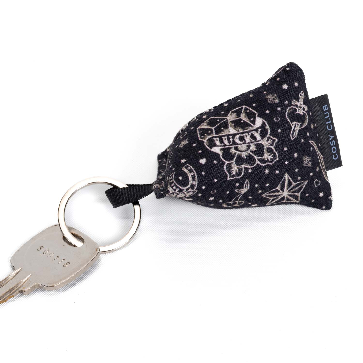 Porte clé motif tatouages, forme berlingot, garnissage moelleux fabriqué en France
