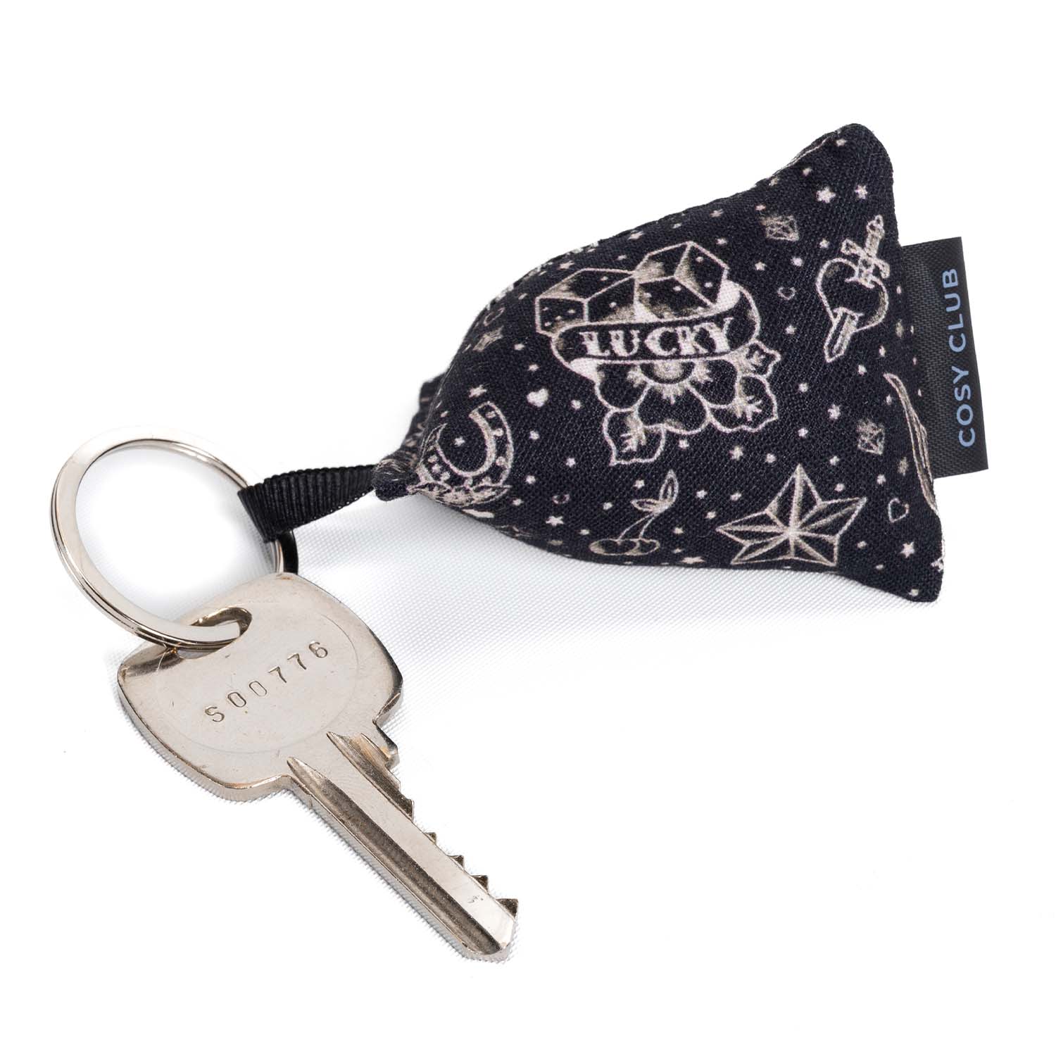 Porte clé en forme de berlingot, motif tatouages, marque Cosy Club