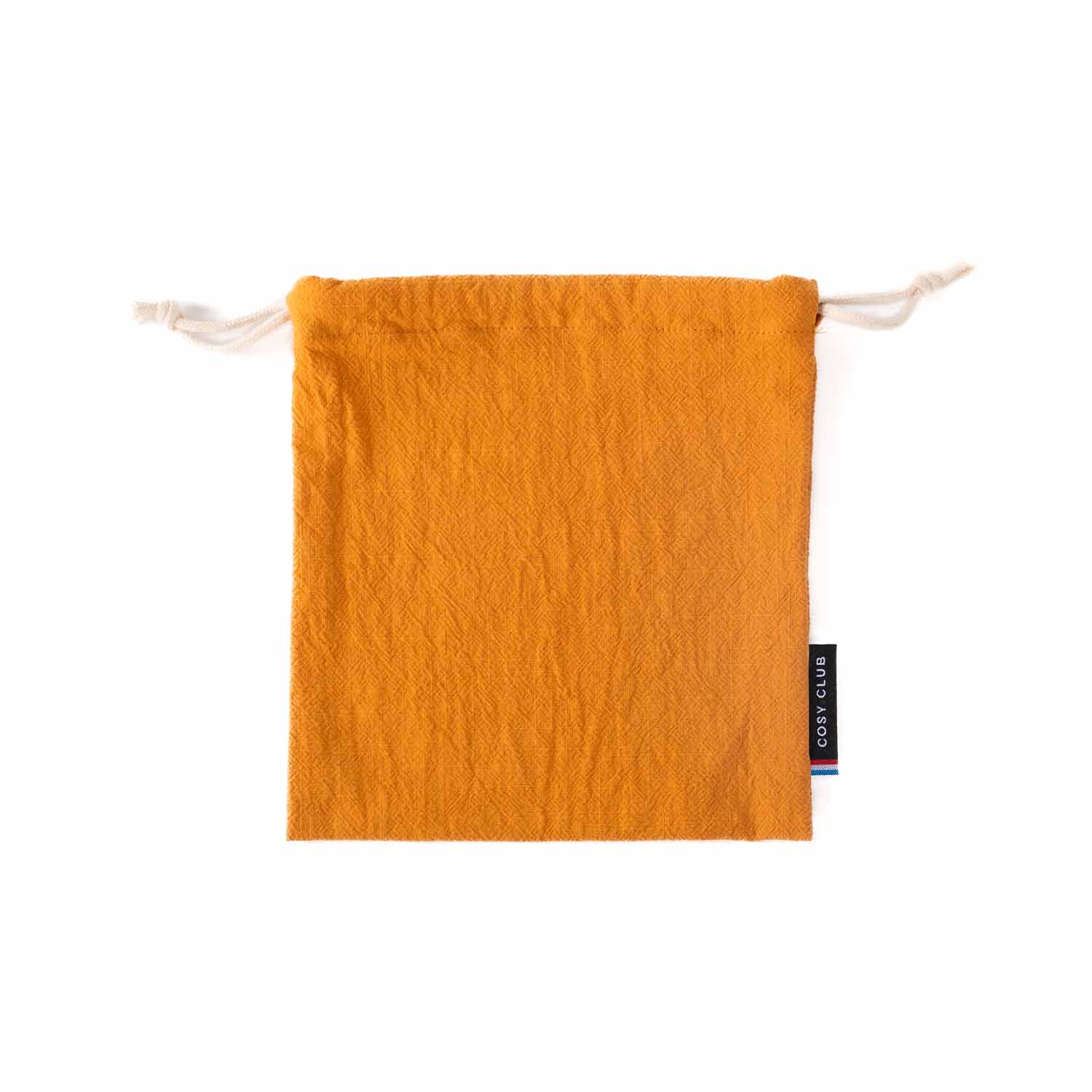 Pochon en tissu, coloris moutarde, fabriqué en France, idéal pour transporter son passeport et pièce d'identité en voyage.